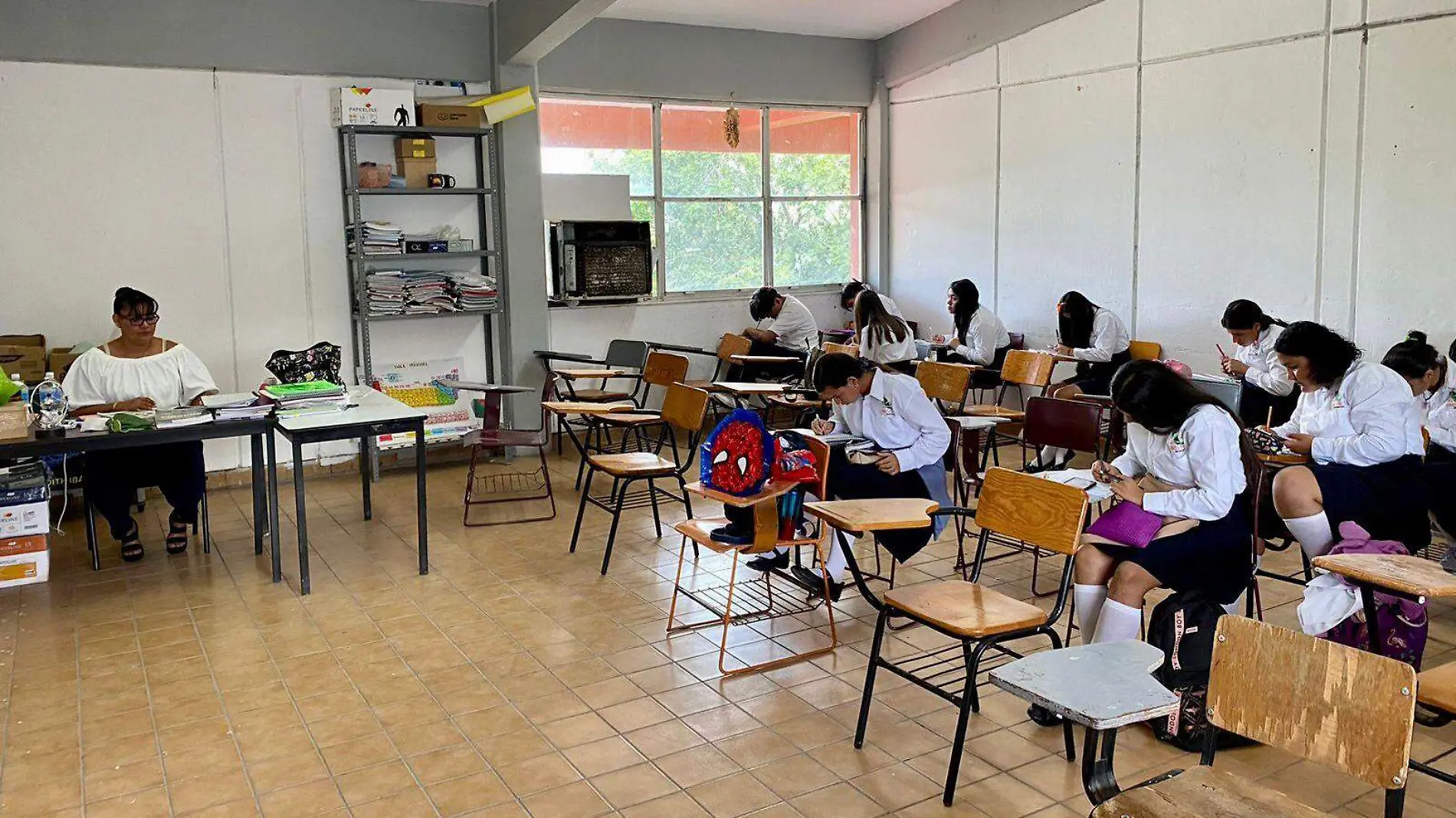 En Tierra Caliente inician clases en nivel medio superior